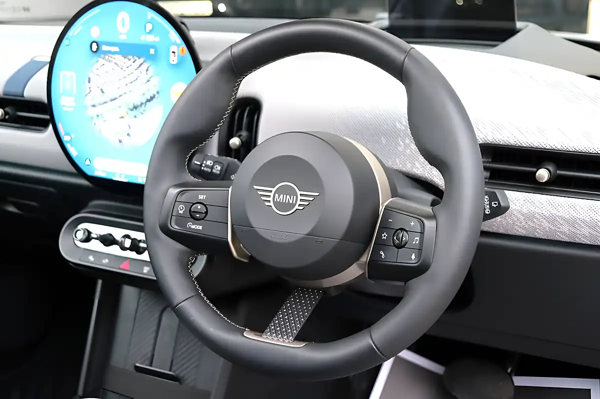 Used 2024 MINI Cooper Exclusive Nanuq White - Interior and Exterior details 6