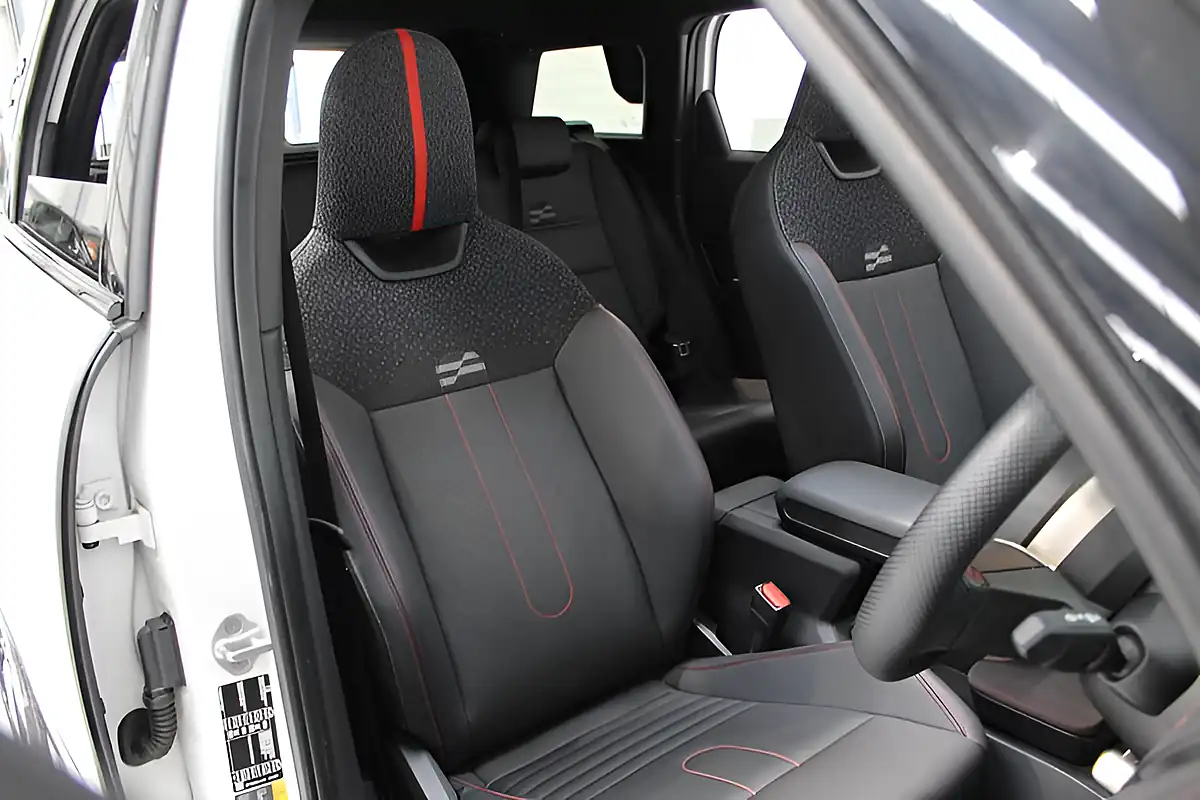 Used 2024 MINI Electric Countryman Se Sport White - Interior and Exterior details 10