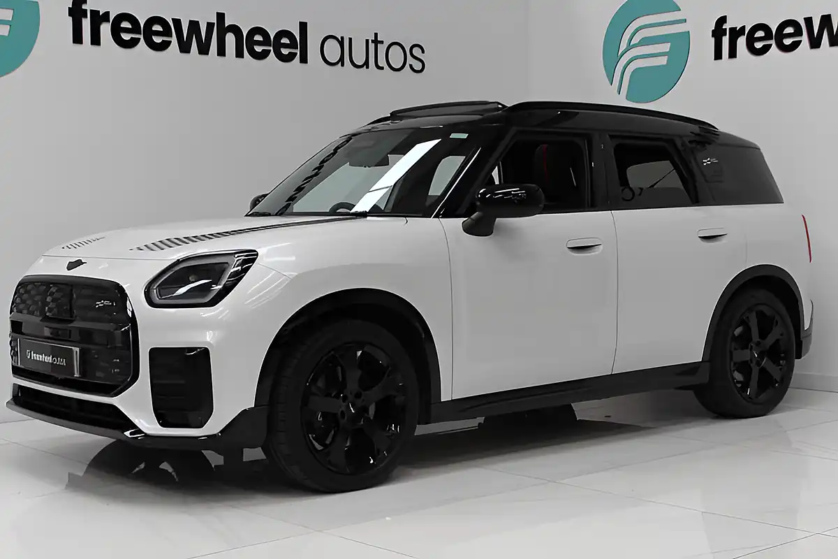 Used 2024 MINI Electric Countryman Se Sport White - Interior and Exterior details 15