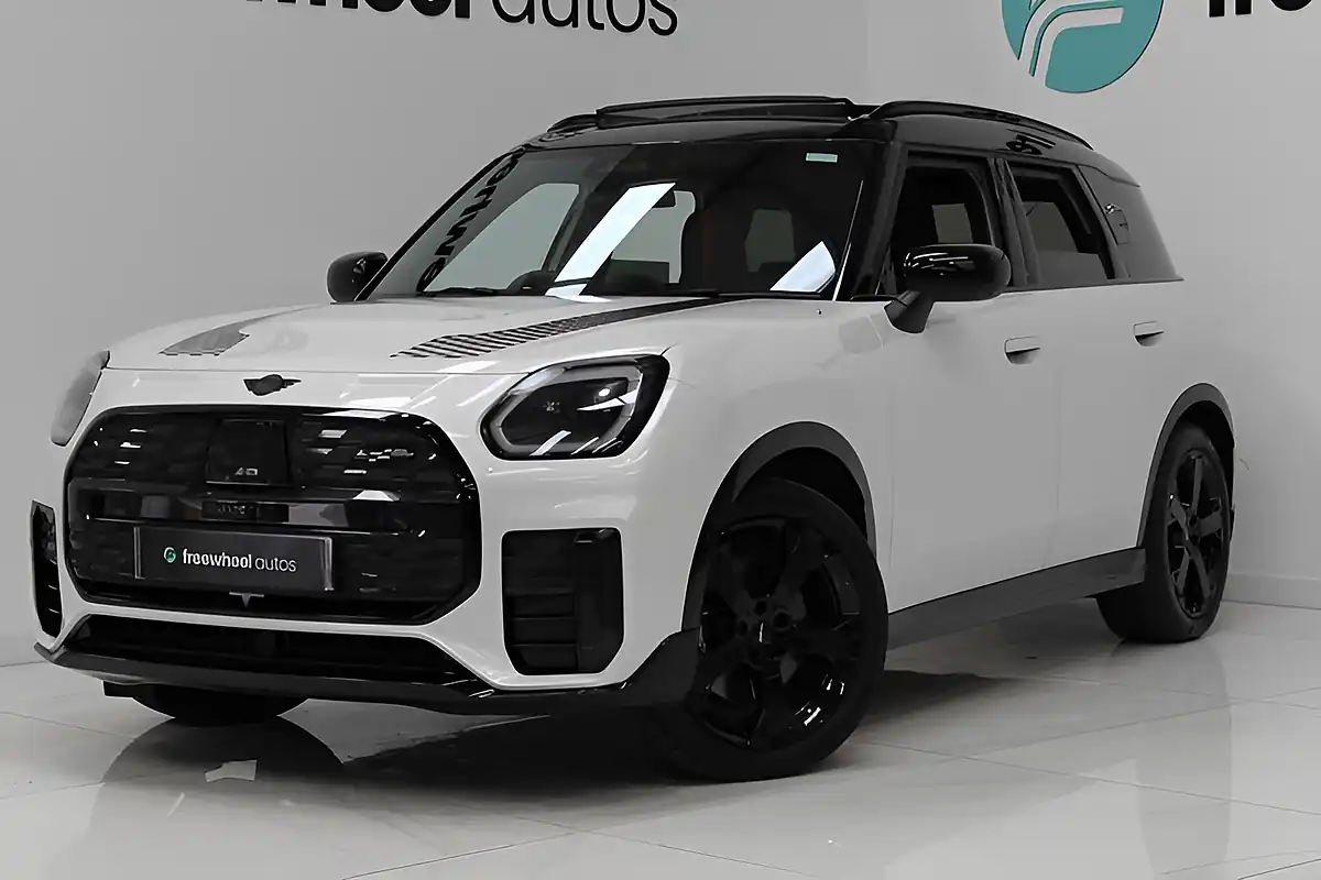 Used 2024 MINI Electric Countryman Se Sport White - Interior and Exterior details 2