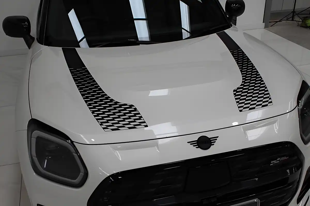 Used 2024 MINI Electric Countryman Se Sport White - Interior and Exterior details 6