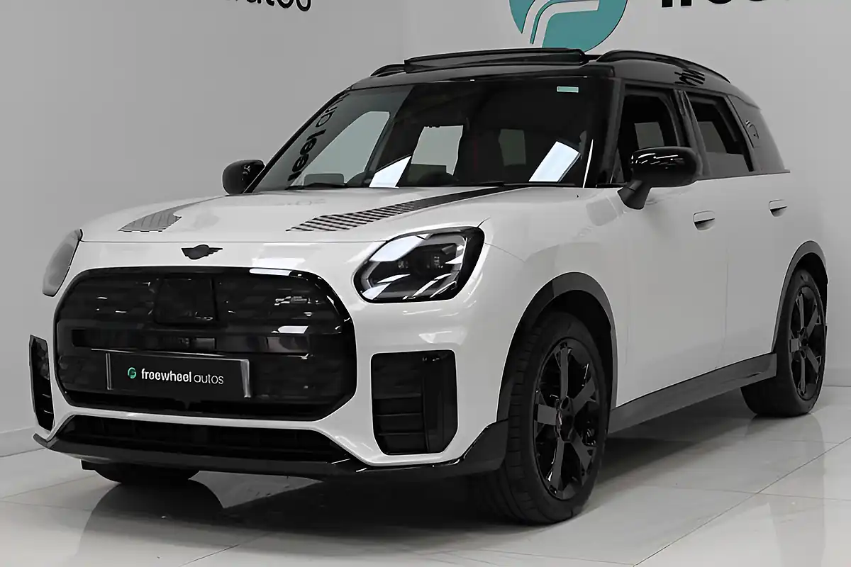 Used 2024 MINI Electric Countryman Se Sport White - Interior and Exterior details 7