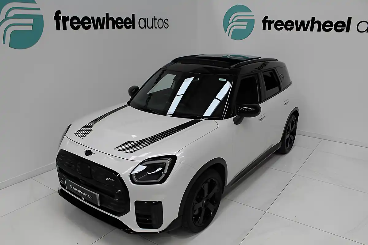 Used 2024 MINI Electric Countryman Se Sport White - Interior and Exterior details 8