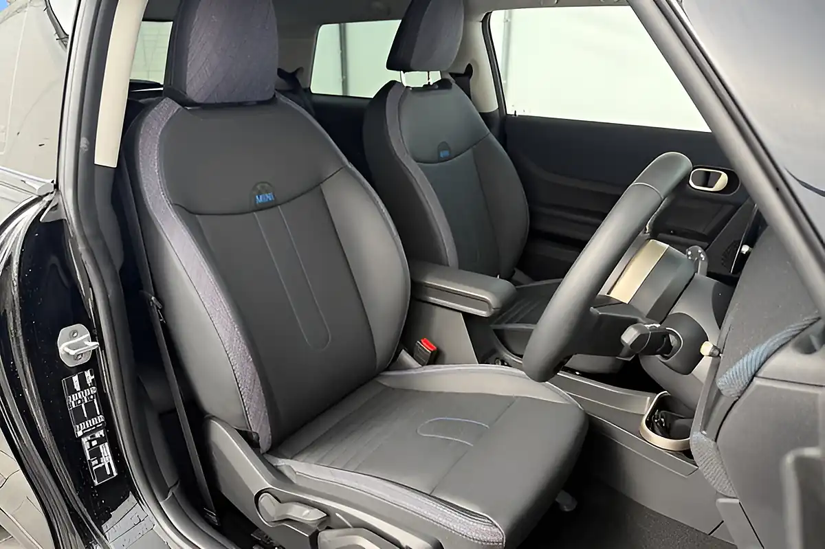 Used 2024 MINI Hatch C Classic Black - Interior and Exterior details 17