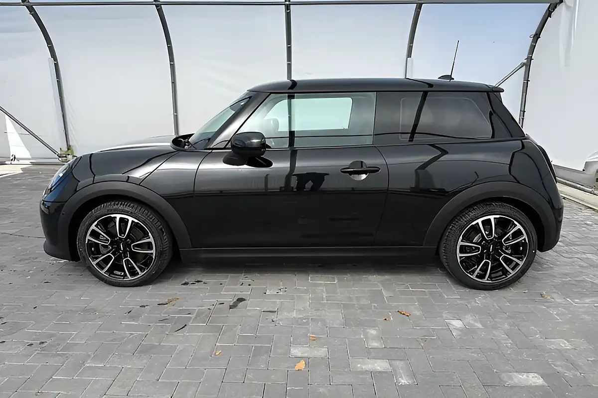 Used 2024 MINI Hatch C Classic Black - Interior and Exterior details 9