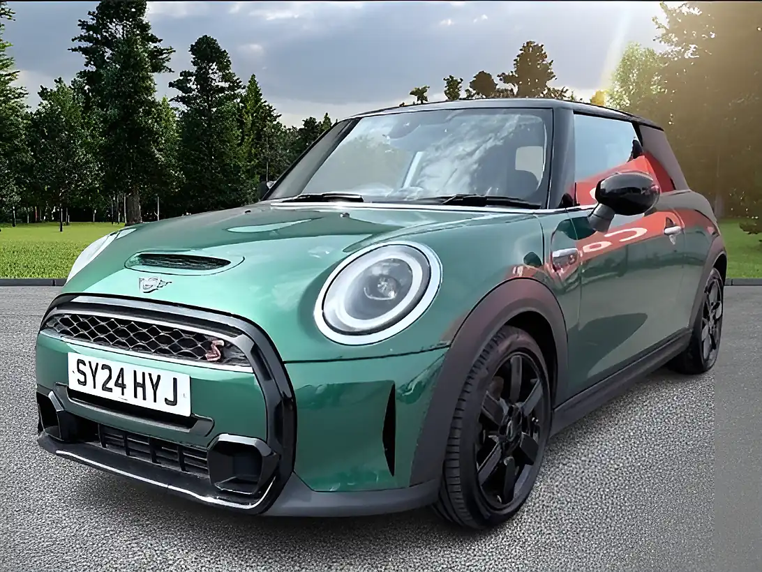 Used 2024 MINI Hatch Classic Green - Front View