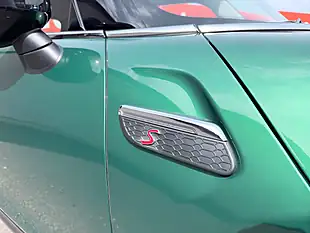 Used 2024 MINI Hatch Classic Green - Interior and Exterior details 11