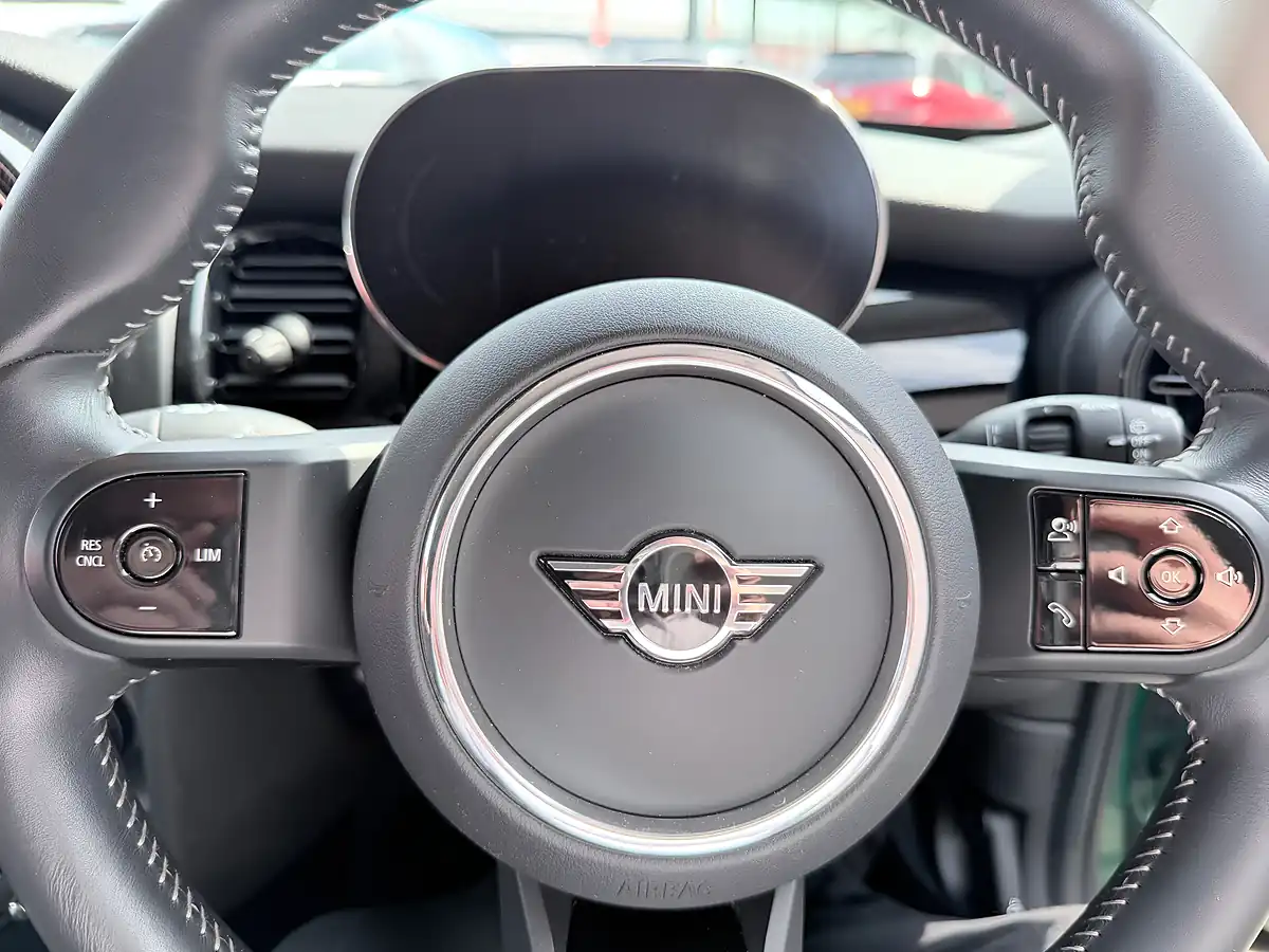 Used 2024 MINI Hatch Classic Green - Interior and Exterior details 18