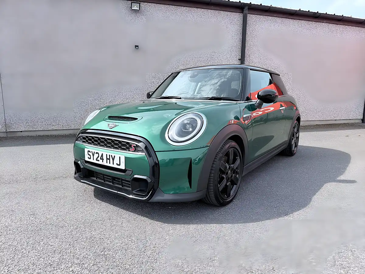 Used 2024 MINI Hatch Classic Green - Interior and Exterior details 2