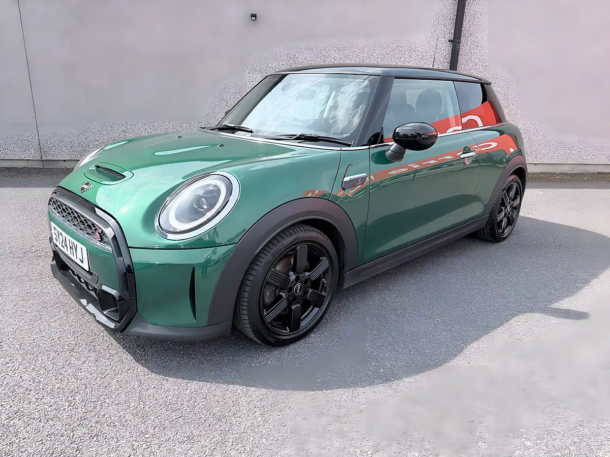 Used 2024 MINI Hatch Classic Green - Interior and Exterior details 3