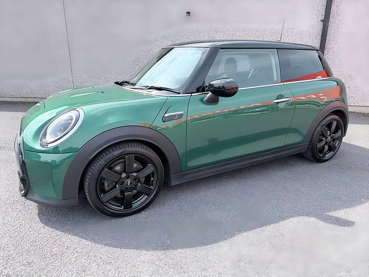 Used 2024 MINI Hatch Classic Green - Interior and Exterior details 4