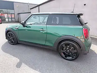 Used 2024 MINI Hatch Classic Green - Interior and Exterior details 6