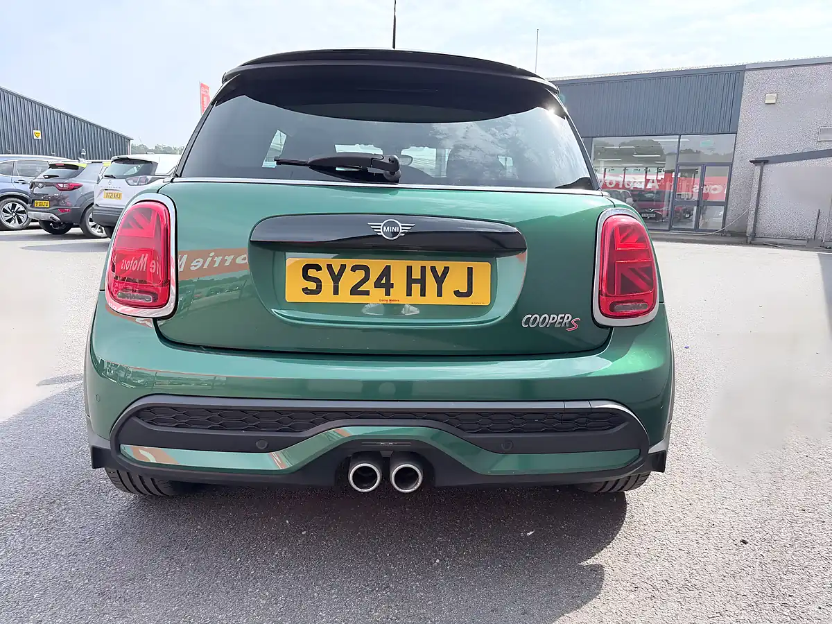 Used 2024 MINI Hatch Classic Green - Interior and Exterior details 7