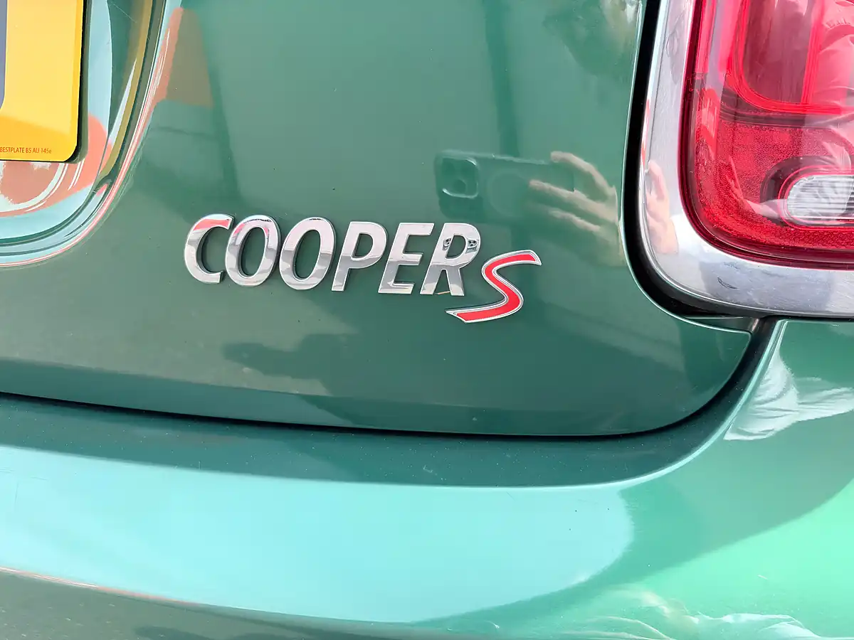 Used 2024 MINI Hatch Classic Green - Interior and Exterior details 9