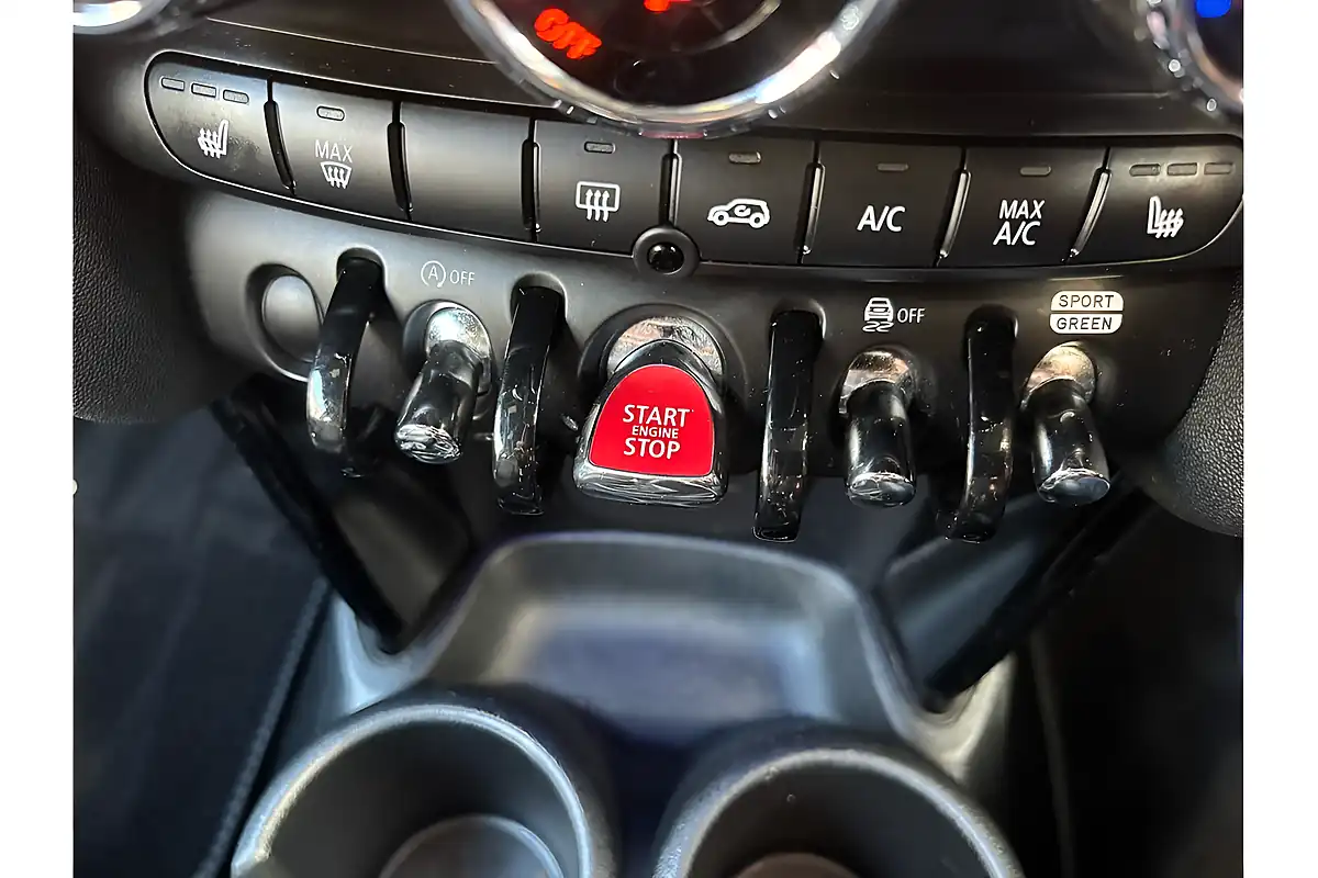 Used 2024 MINI Hatch Cooper Exclusive Nanuq White - Interior and Exterior details 15