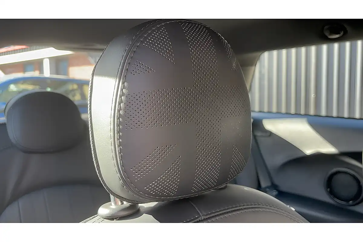 Used 2024 MINI Hatch Cooper Exclusive Nanuq White - Interior and Exterior details 19