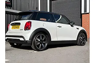 Used 2024 MINI Hatch Cooper Exclusive Nanuq White - Interior and Exterior details 4