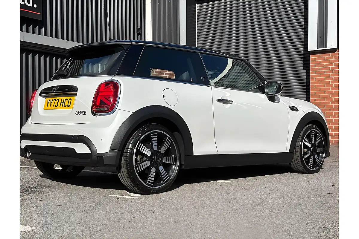 Used 2024 MINI Hatch Cooper Exclusive Nanuq White - Interior and Exterior details 4