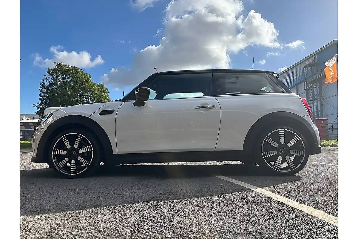 Used 2024 MINI Hatch Cooper Exclusive Nanuq White - Interior and Exterior details 7