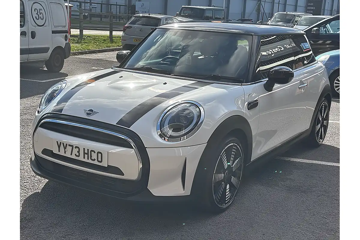 Used 2024 MINI Hatch Cooper Exclusive Nanuq White - Interior and Exterior details 8