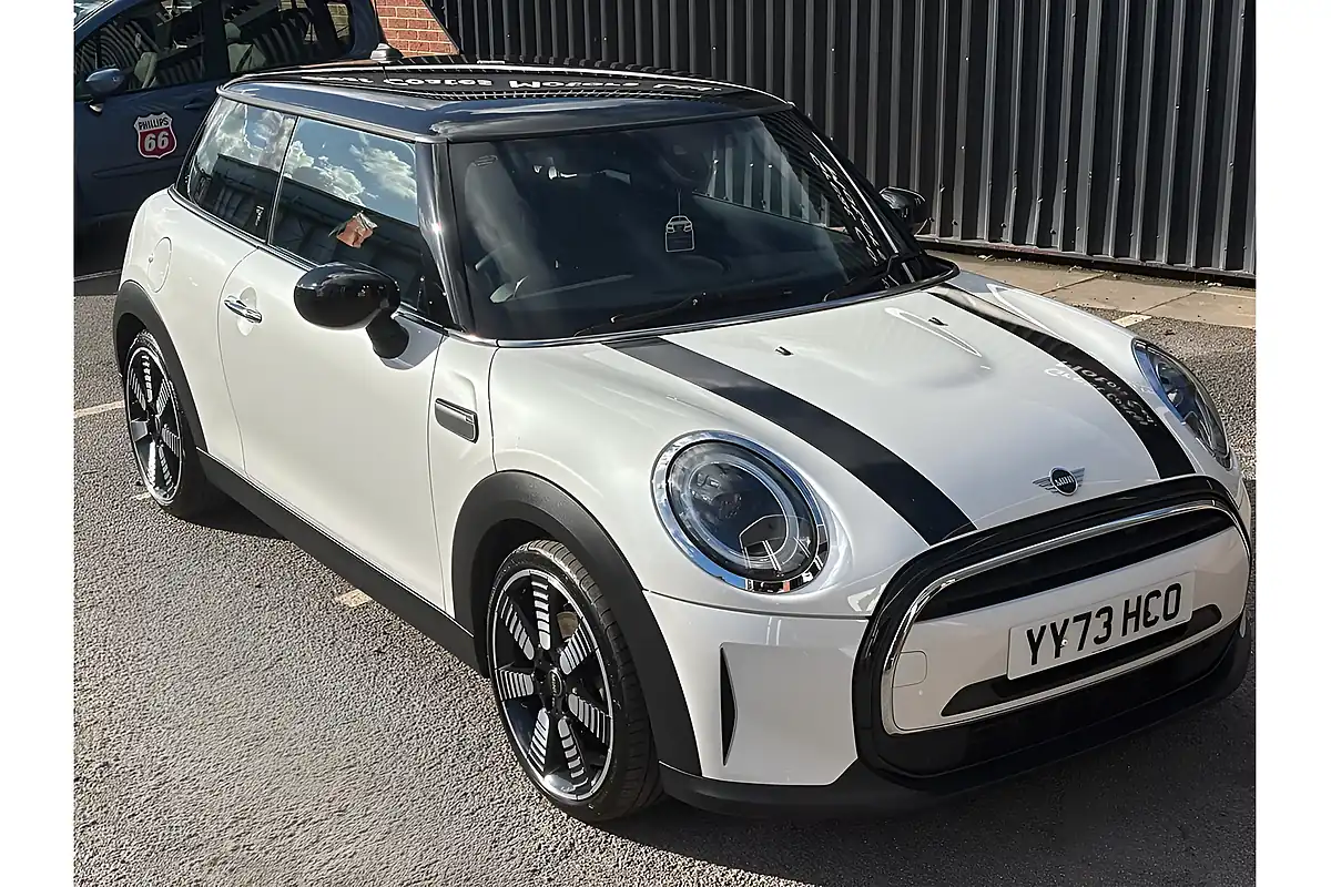 Used 2024 MINI Hatch Cooper Exclusive Nanuq White - Interior and Exterior details 9