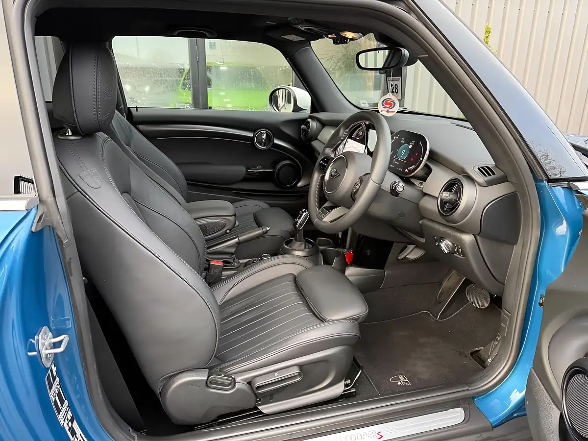 Used 2024 MINI Hatch Cooper S Exclusive Blue - Interior and Exterior details 4