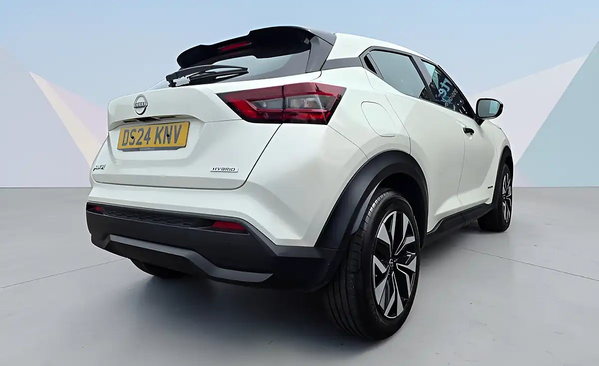 Used 2024 Nissan Juke Acenta Premium Arctic White - Interior and Exterior details 10