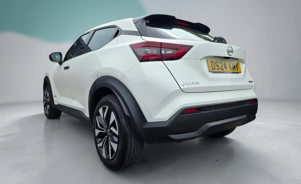 Used 2024 Nissan Juke Acenta Premium Arctic White - Interior and Exterior details 11