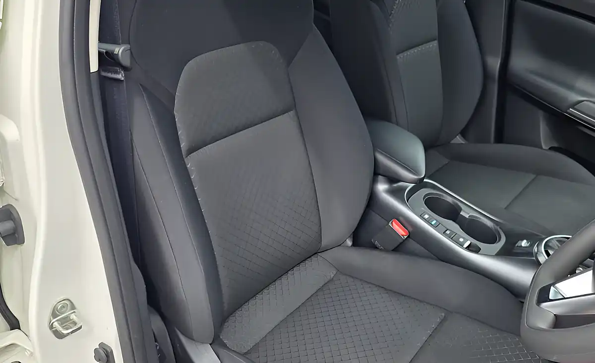 Used 2024 Nissan Juke Acenta Premium Arctic White - Interior and Exterior details 16