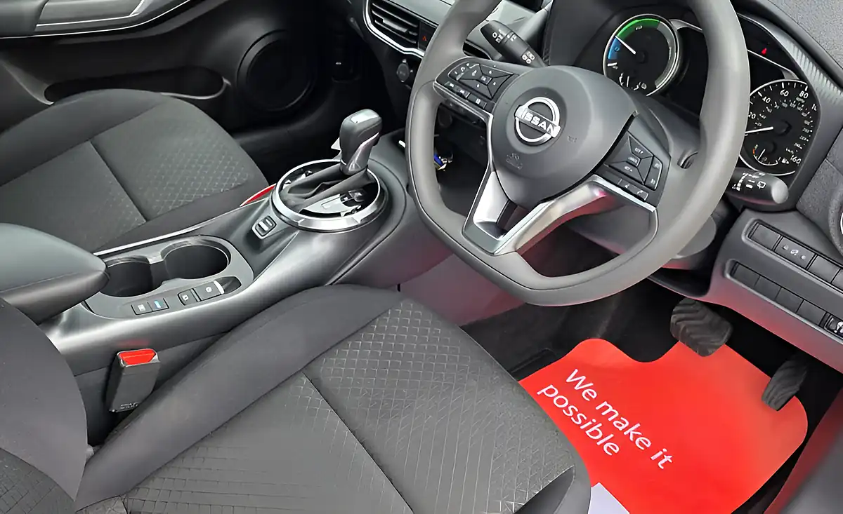 Used 2024 Nissan Juke Acenta Premium Arctic White - Interior and Exterior details 17