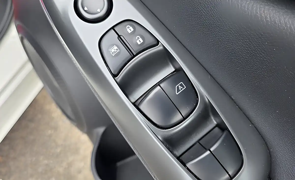 Used 2024 Nissan Juke Acenta Premium Arctic White - Interior and Exterior details 18