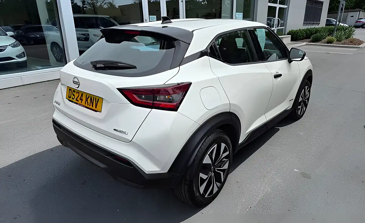 Used 2024 Nissan Juke Acenta Premium Arctic White - Interior and Exterior details 2