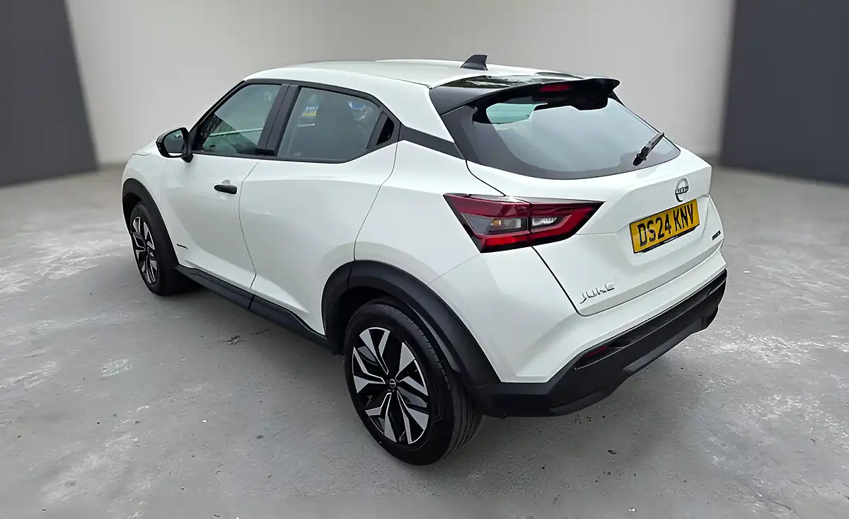 Used 2024 Nissan Juke Acenta Premium Arctic White - Interior and Exterior details 4