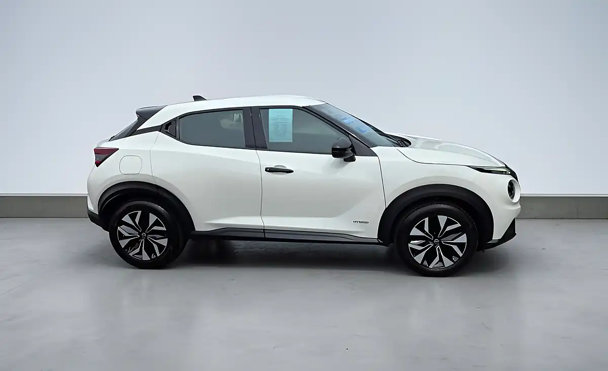Used 2024 Nissan Juke Acenta Premium Arctic White - Interior and Exterior details 8