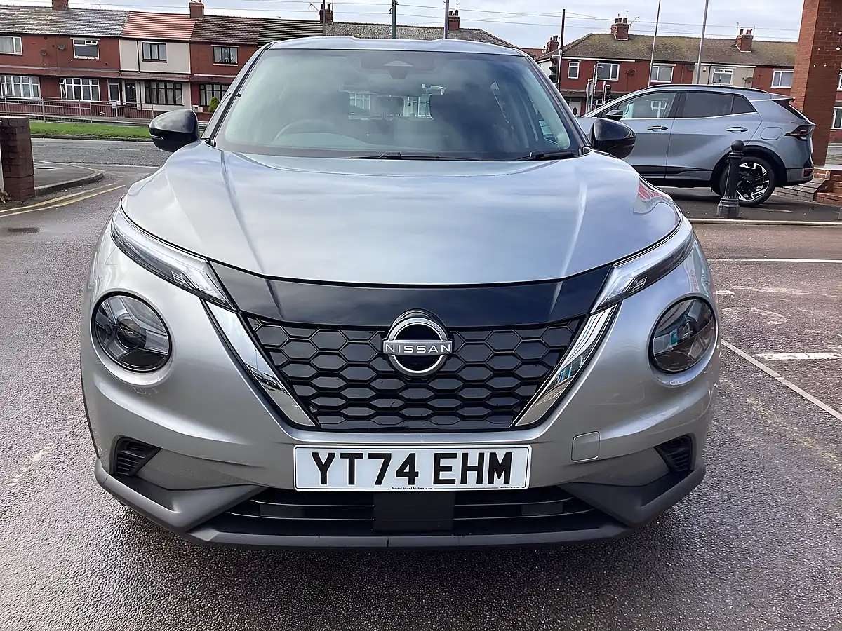 Used 2024 Nissan Juke Acenta Premium Silver - Interior and Exterior details 10