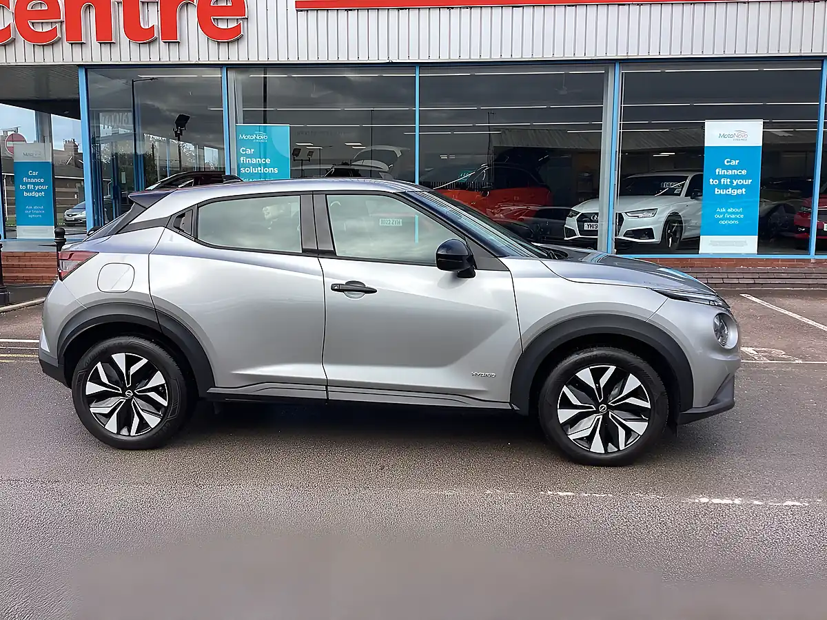 Used 2024 Nissan Juke Acenta Premium Silver - Interior and Exterior details 11
