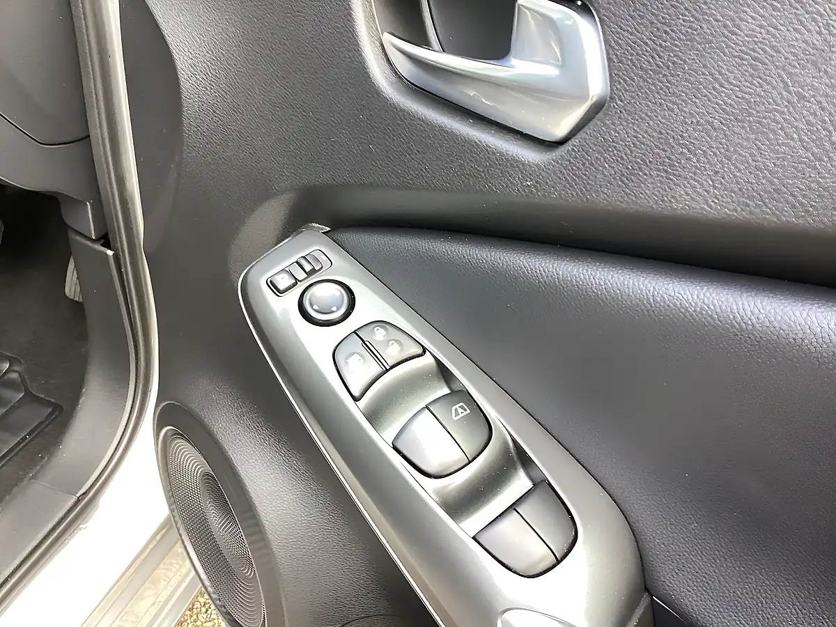 Used 2024 Nissan Juke Acenta Premium Silver - Interior and Exterior details 12