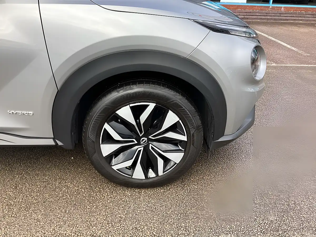 Used 2024 Nissan Juke Acenta Premium Silver - Interior and Exterior details 15