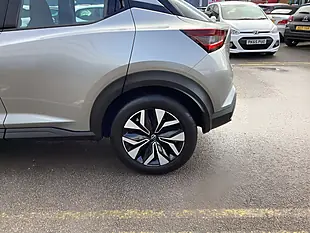 Used 2024 Nissan Juke Acenta Premium Silver - Interior and Exterior details 16