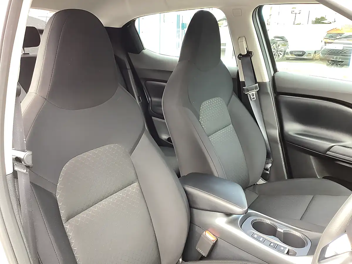 Used 2024 Nissan Juke Acenta Premium Silver - Interior and Exterior details 8