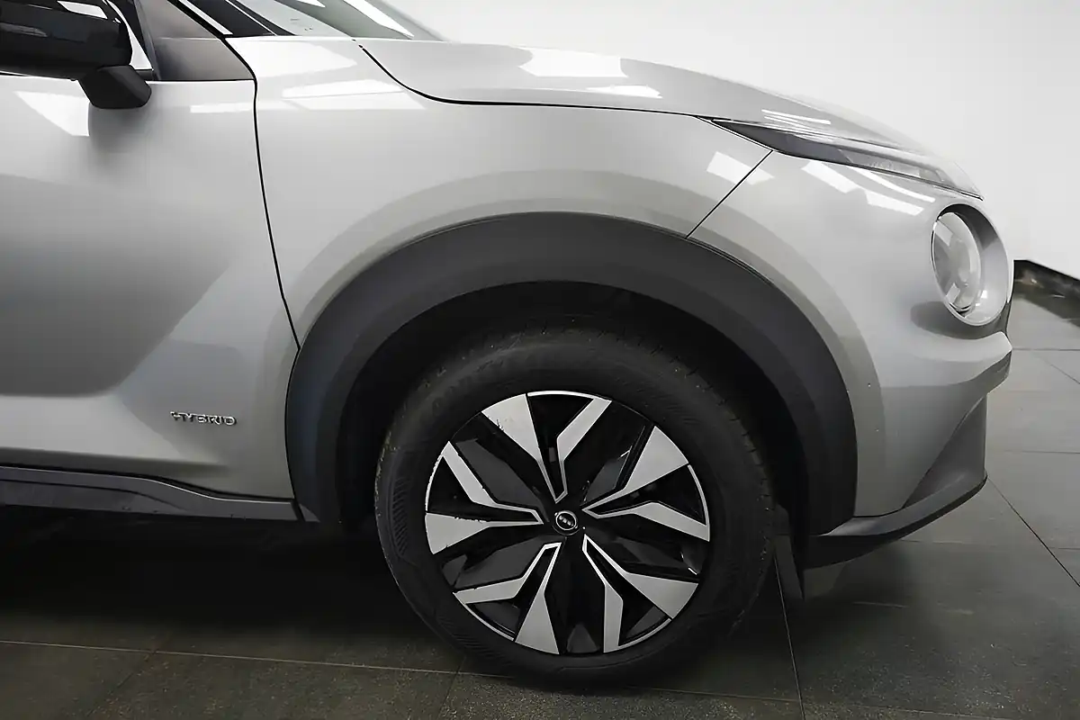 Used 2024 Nissan Juke Acenta Premium Silver - Interior and Exterior details 3