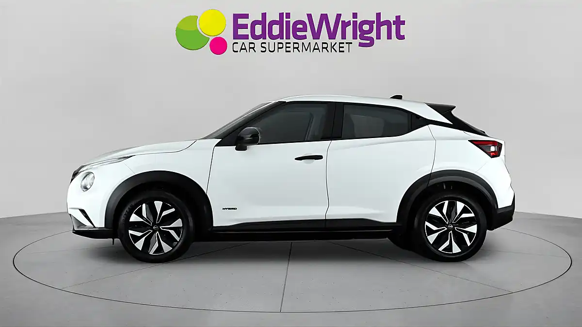Used 2024 Nissan Juke Acenta Premium White - Interior and Exterior details 4