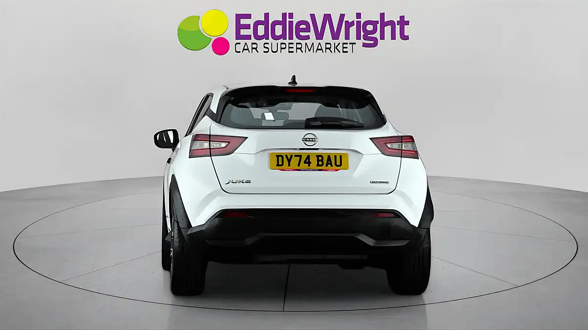 Used 2024 Nissan Juke Acenta Premium White - Interior and Exterior details 6
