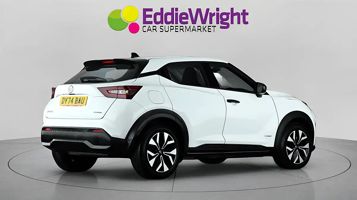 Used 2024 Nissan Juke Acenta Premium White - Interior and Exterior details 7