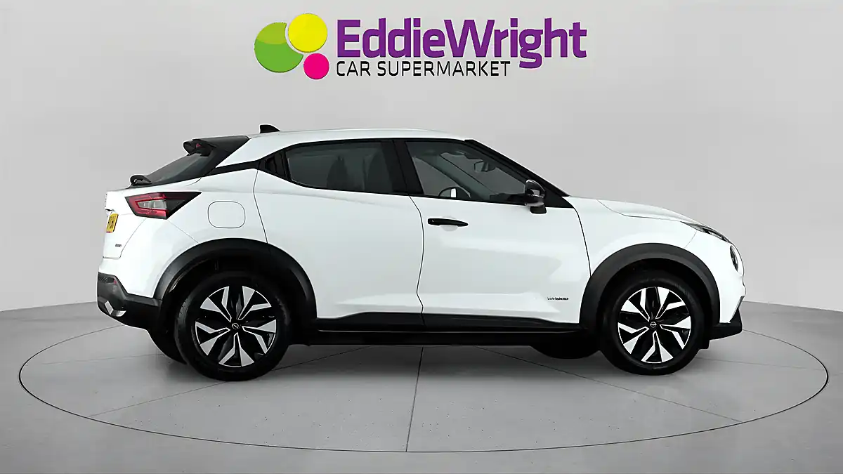 Used 2024 Nissan Juke Acenta Premium White - Interior and Exterior details 8