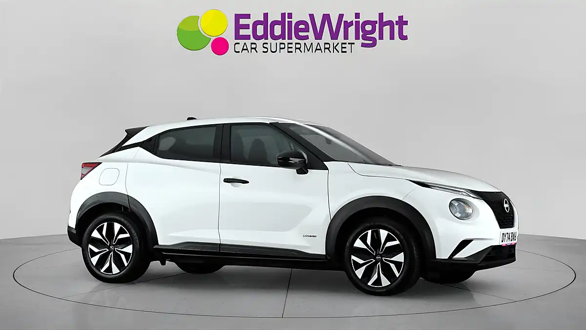 Used 2024 Nissan Juke Acenta Premium White - Interior and Exterior details 9
