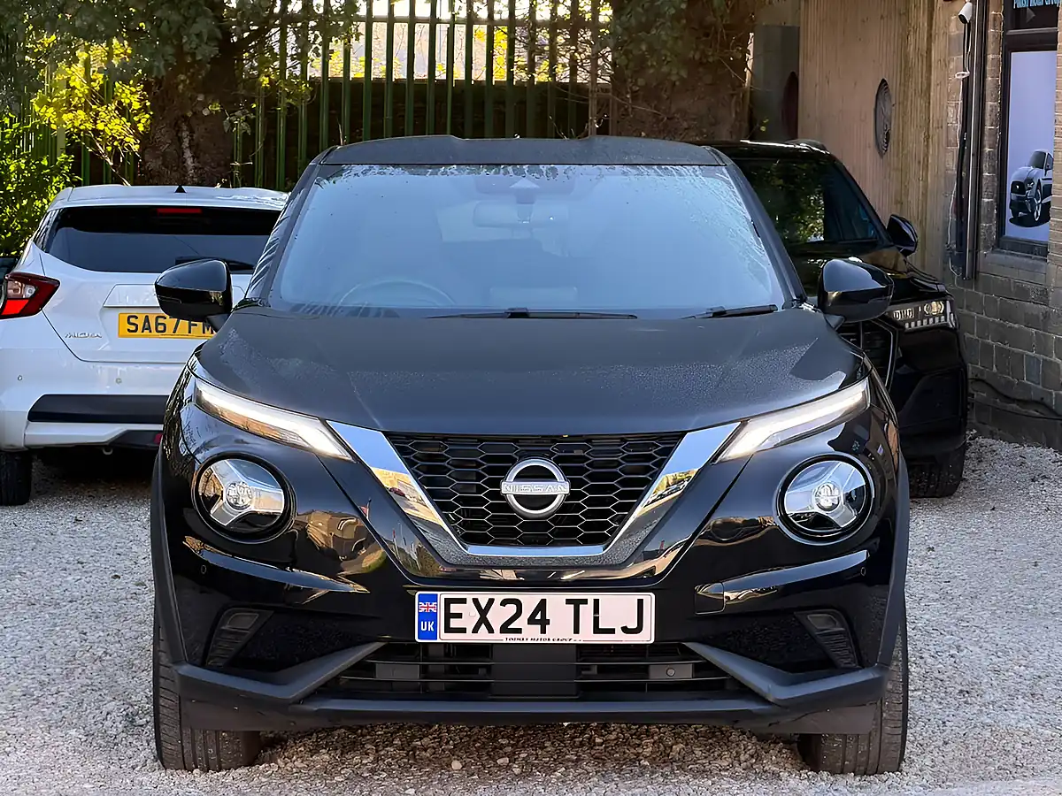Used 2024 Nissan Juke N-Connecta Black - Interior and Exterior details 3