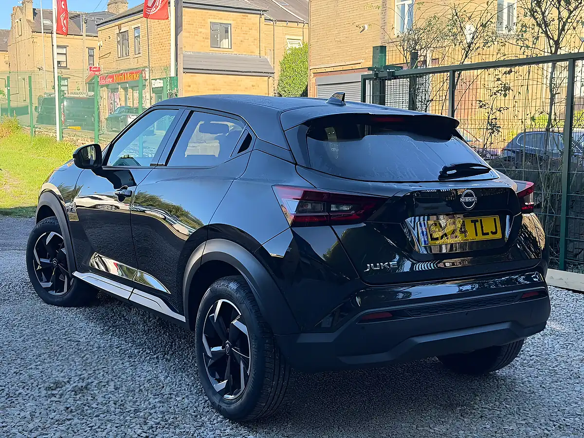 Used 2024 Nissan Juke N-Connecta Black - Interior and Exterior details 5
