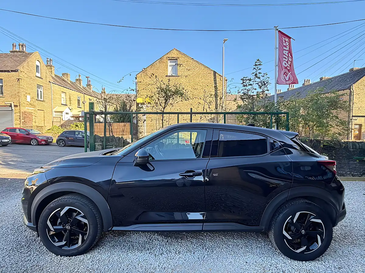 Used 2024 Nissan Juke N-Connecta Black - Interior and Exterior details 6