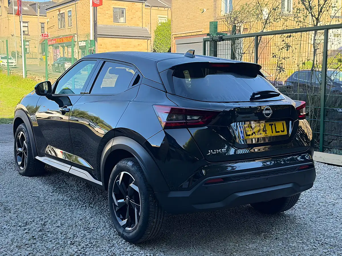 Used 2024 Nissan Juke N-Connecta Black - Interior and Exterior details 7